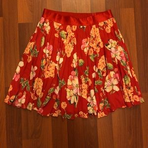 Flirty, floral Express skirt 🌺